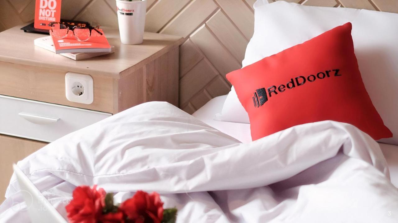 RedDoorz near Lotte Center Hanoi Zewnętrze zdjęcie