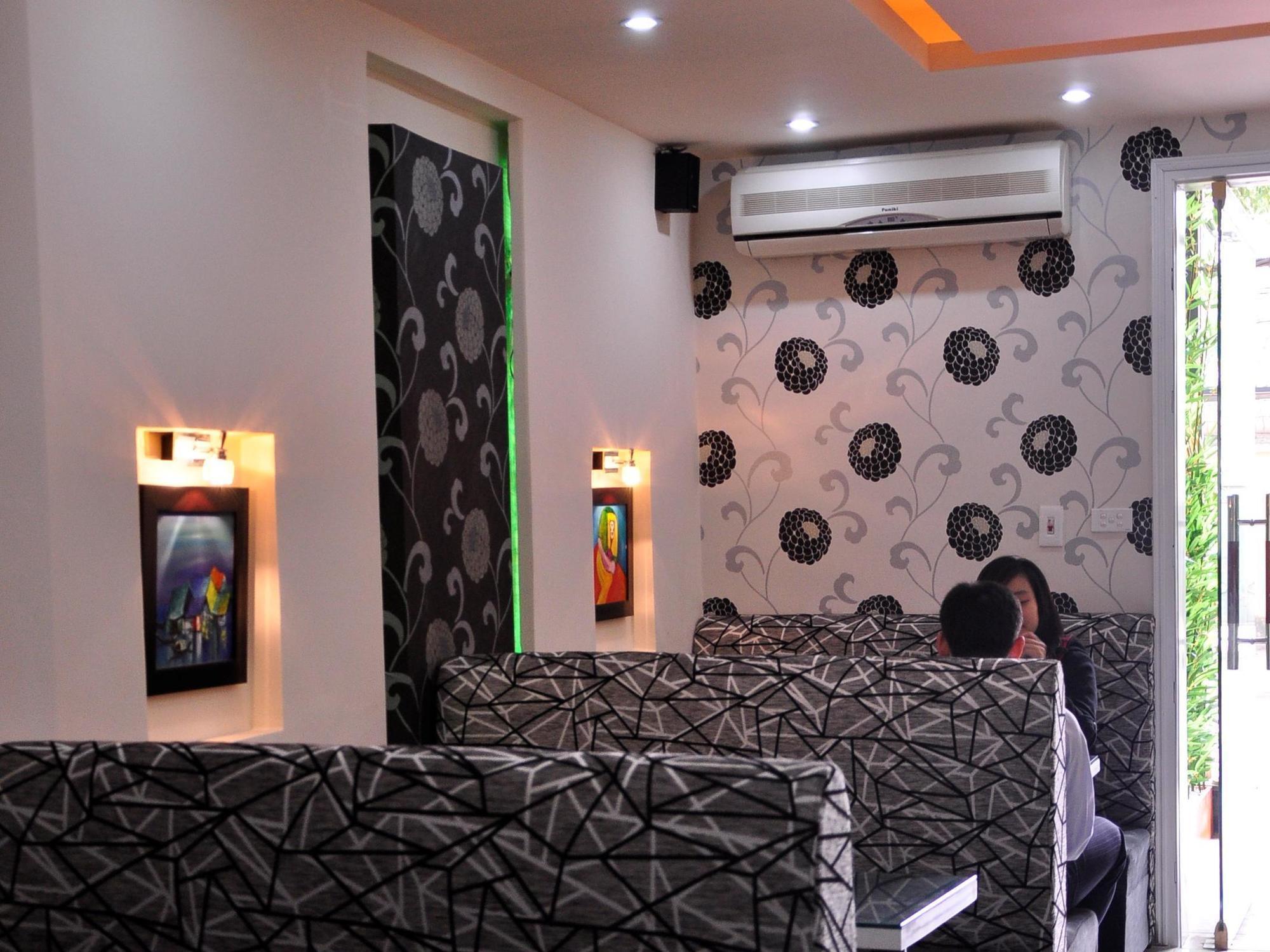 RedDoorz near Lotte Center Hanoi Zewnętrze zdjęcie